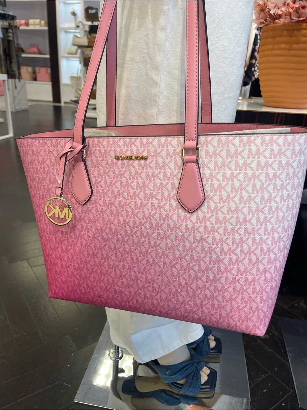 MICHAEL MICHAEL KORS SHEILA CARNATION LG Multifunctional TOTE bag  Carnation NWT